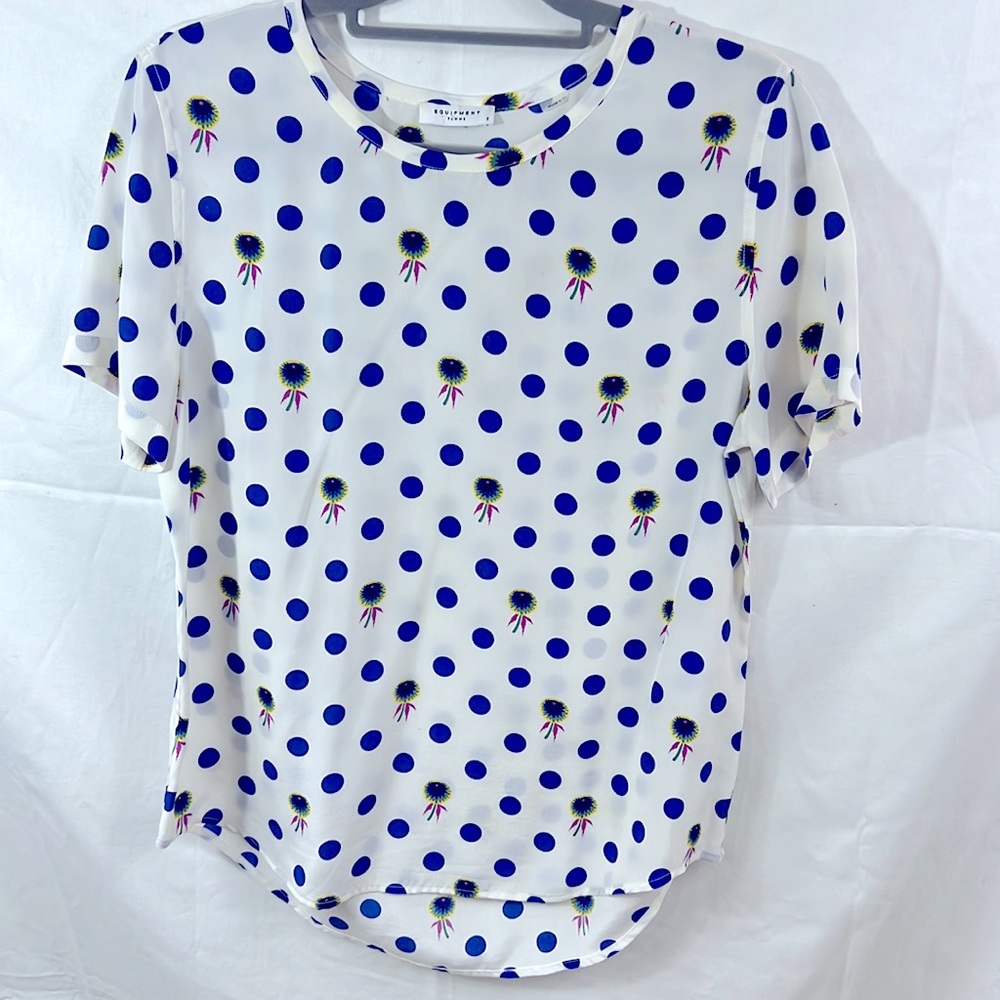Equipment silk round neck short sleeve shirt white with blue dots flowers det